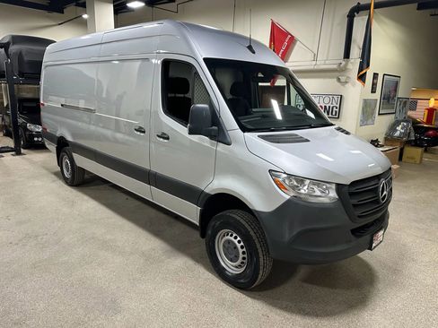 Used 2019 Mercedes-Benz Sprinter 4x4 170 image 4
