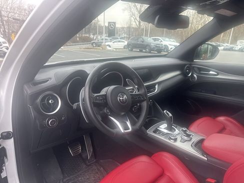 Used 2024 Alfa Romeo Stelvio Veloce image 7