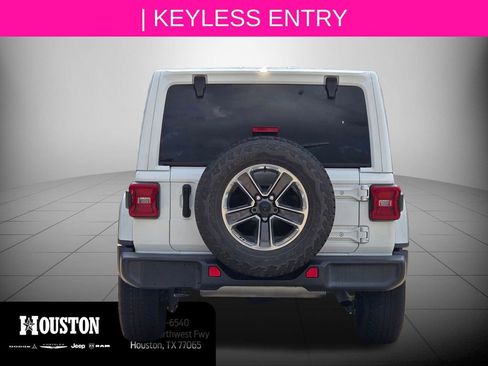 Used 2021 Jeep Wrangler Unlimited Sahara AWD/4WD image 5