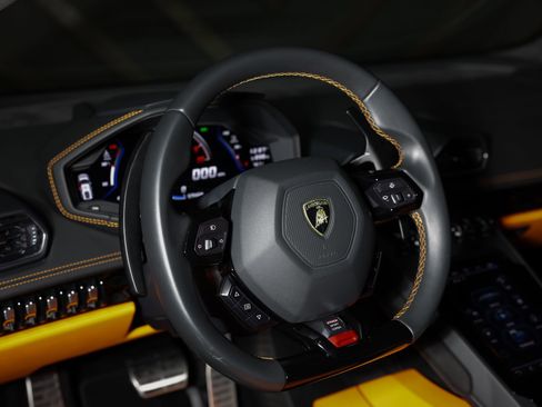 Used 2020 Lamborghini Huracan EVO image 41