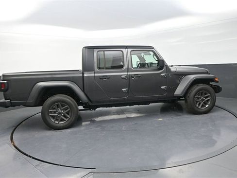 New 2025 Jeep Gladiator Sport image 8