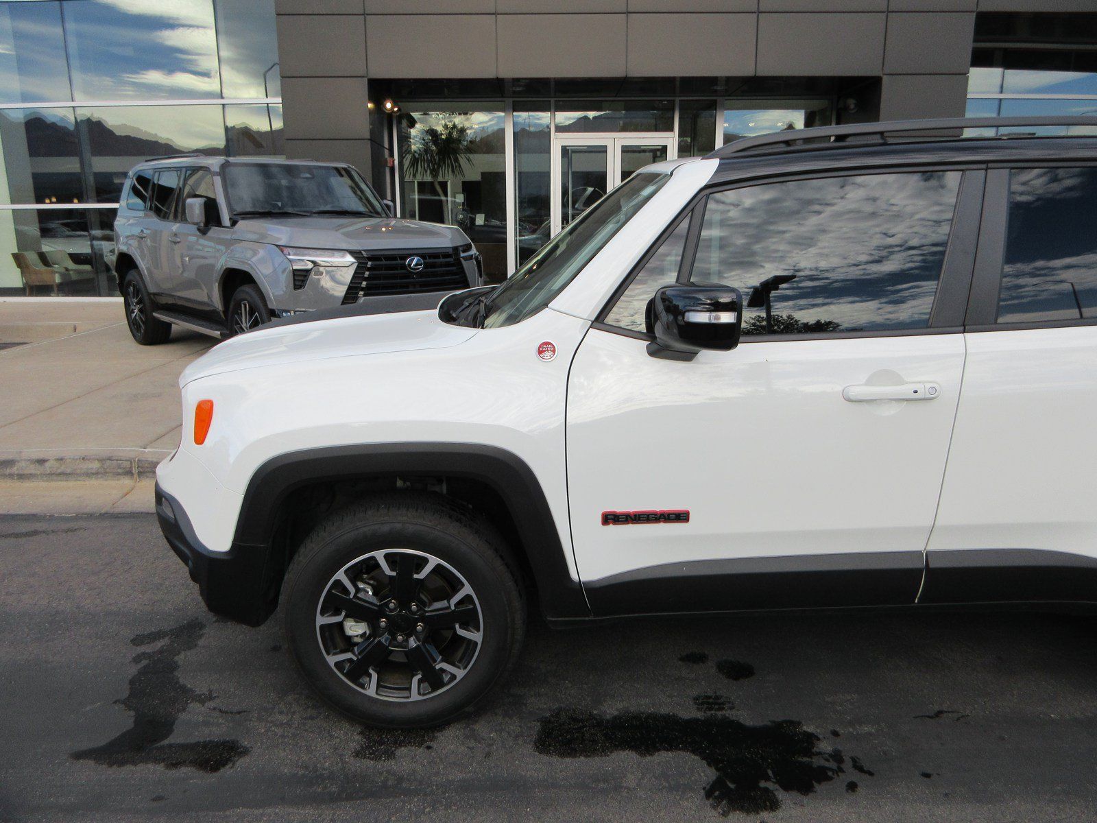 Used 2023 Jeep Renegade Trailhawk w/ Sun/Sound Group AWD/4WD image 2