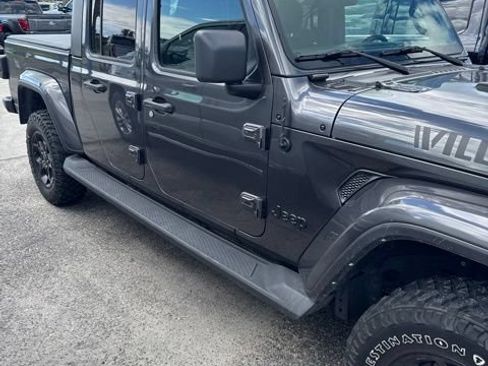 Used 2023 Jeep Gladiator Sport AWD/4WD image 6