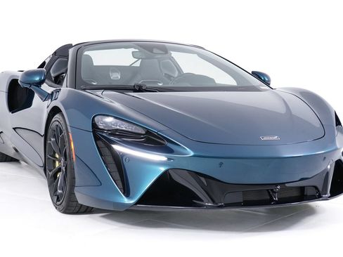 Used 2025 McLaren Artura Spider RWD image 19