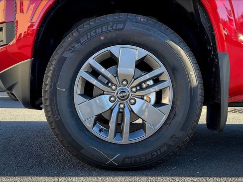 Used 2025 Nissan Frontier SV image 7