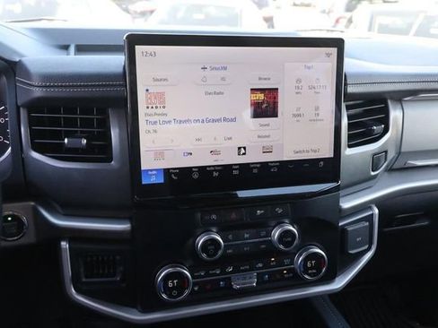 Used 2024 Ford Expedition XLT image 18