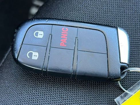 Used 2023 Jeep Renegade Latitude image 27