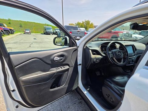 Used 2017 Jeep Cherokee Limited AWD/4WD image 11