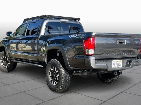 Used 2017 Toyota Tacoma TRD Off-Road image 11