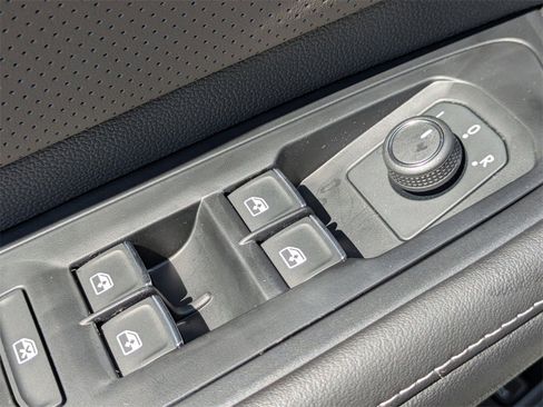 New 2025 Volkswagen Atlas SEL image 12