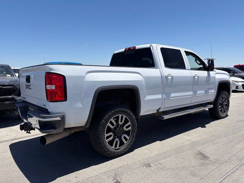 Used 2018 GMC Sierra 2500 SLE w/ SLE Preferred Package AWD/4WD image 3