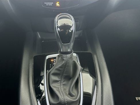 Used 2018 Nissan Rogue SV w/ Premium Package image 25