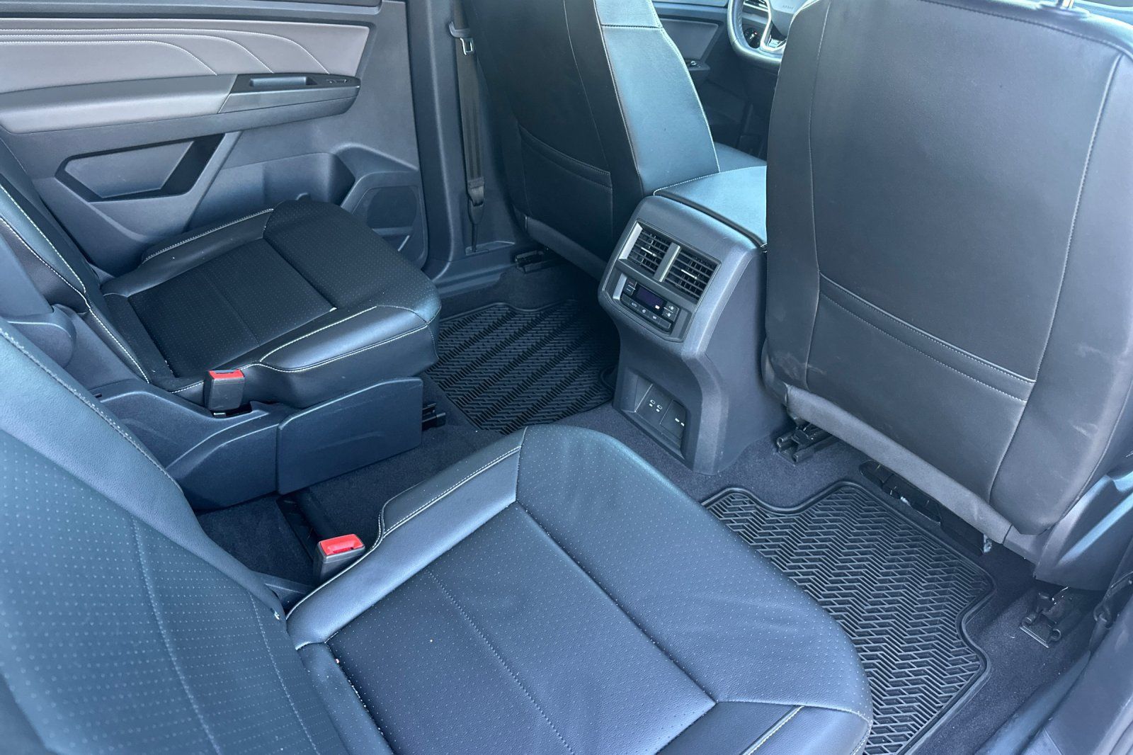 Used 2022 Volkswagen Atlas SEL R-Line AWD/4WD image 18