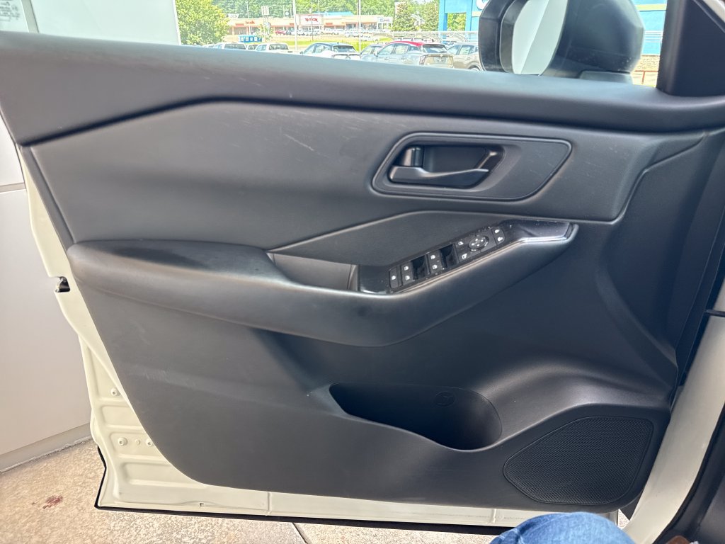 Used 2025 Nissan Rogue S FWD image 20