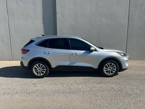 Used 2020 Ford Escape SE FWD image 9