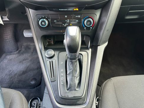 Used 2015 Ford Focus SE image 24