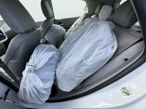 Used 2019 Chevrolet Bolt Premier w/ Infotainment Package image 18