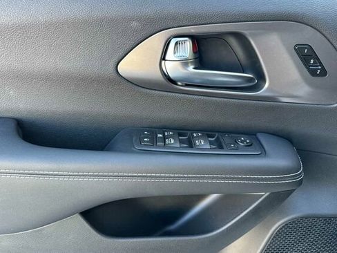 New 2026 Chrysler Pacifica Select image 8