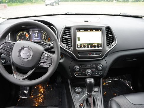 Used 2022 Jeep Cherokee Trailhawk w/ Sound & Nav Group AWD/4WD image 18