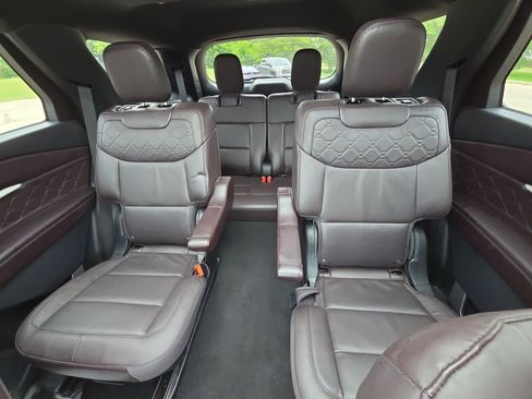 Used 2025 Ford Explorer Platinum w/ LUX Leather Package image 22