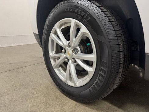 Used 2017 Chevrolet Equinox LT w/ Convenience Package image 19