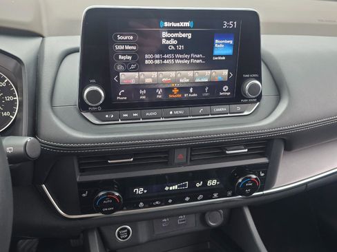 Used 2023 Nissan Rogue SV w/ SV Premium B Package image 8