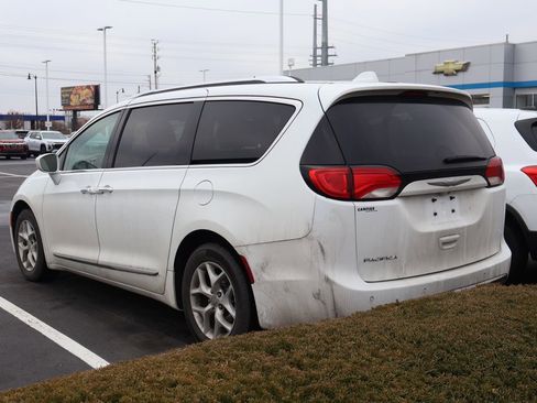 Used 2017 Chrysler Pacifica Touring-L Plus w/ Tire & Wheel Group image 7