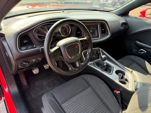 Used 2018 Dodge Challenger R/T image 5
