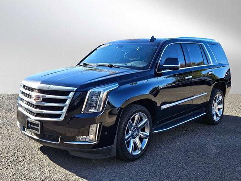 Used 2020 Cadillac Escalade Premium Luxury image 3