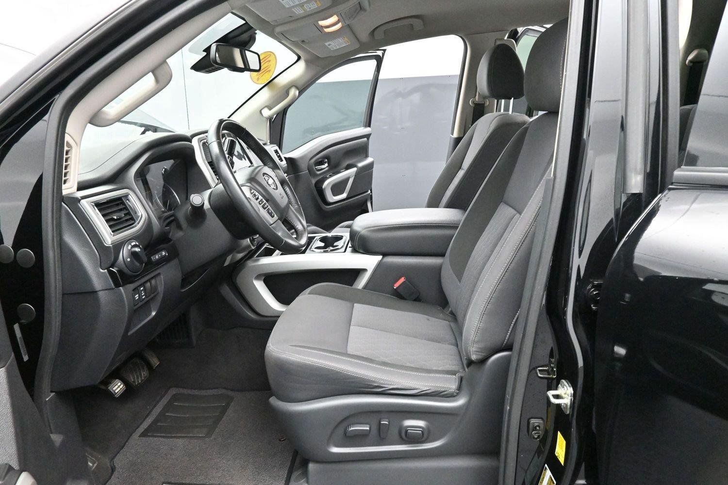 Used 2020 Nissan Titan SV w/ SV Convenience Package AWD/4WD image 11