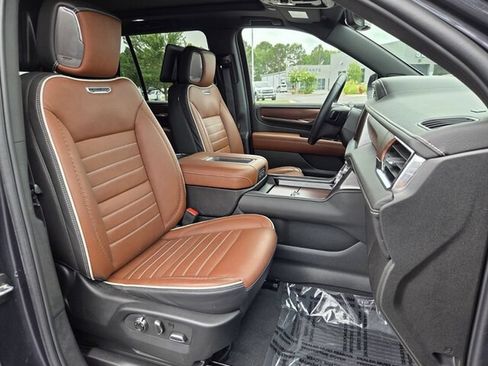 Used 2023 GMC Yukon Denali Ultimate AWD/4WD image 24