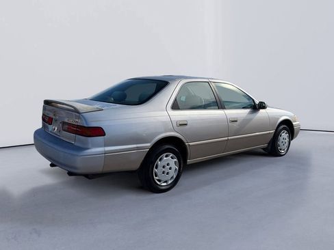 Used 1997 Toyota Camry LE image 4