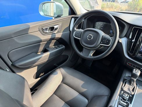 Used 2020 Volvo XC60 T6 Momentum AWD/4WD image 12