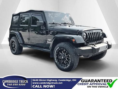 Used 2015 Jeep Wrangler Unlimited Sahara w/ Connectivity Group AWD/4WD image 1