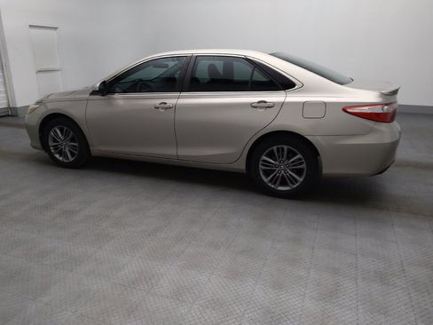 Used 2017 Toyota Camry SE image 3