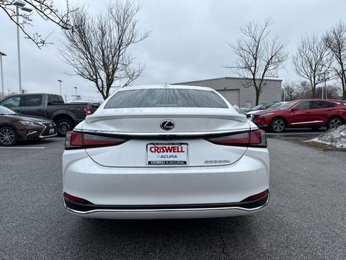 Used 2024 Lexus ES 300h w/ Premium Package image 4