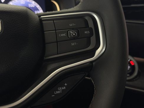 Used 2024 Jeep Wagoneer 4WD w/ Premium Group I image 47