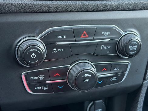 Used 2023 Dodge Charger SXT image 18