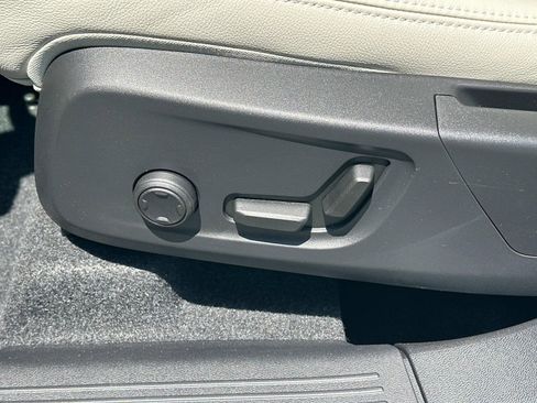 Certified 2026 Volvo XC40 B5 Plus w/ Protection Package Premier image 14