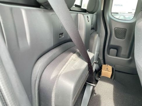 Used 2024 Nissan Frontier SV w/ SV Convenience Package RWD image 15