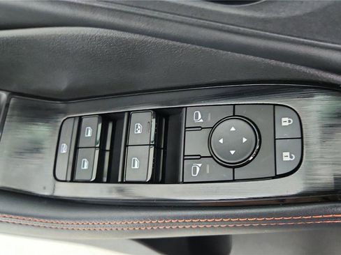 Used 2025 Nissan Rogue SV image 27