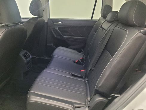 Used 2023 Volkswagen Tiguan SE w/ Panoramic Sunroof Package FWD image 18