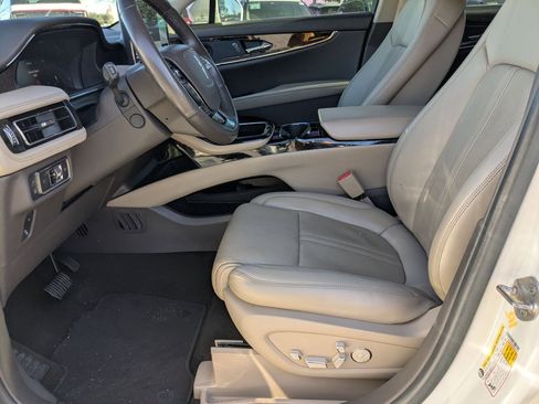 Used 2021 Lincoln Nautilus Reserve w/ Equipment Group 201A image 9