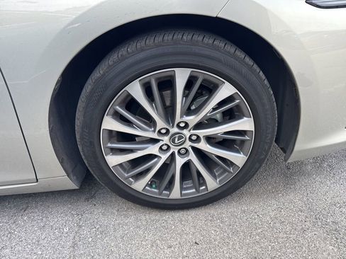 Used 2019 Lexus ES 350 Luxury w/ Accessory Package 2 image 3