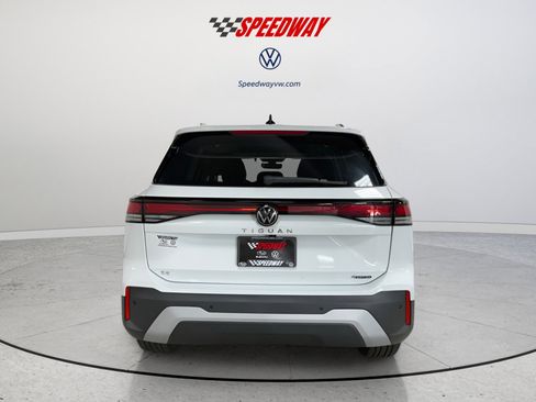 New 2025 Volkswagen Tiguan SE image 6
