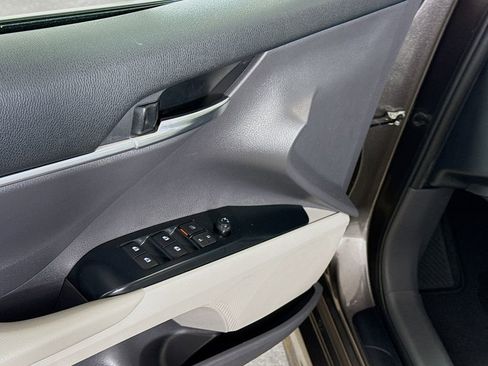 Certified 2020 Toyota Camry SE FWD image 17