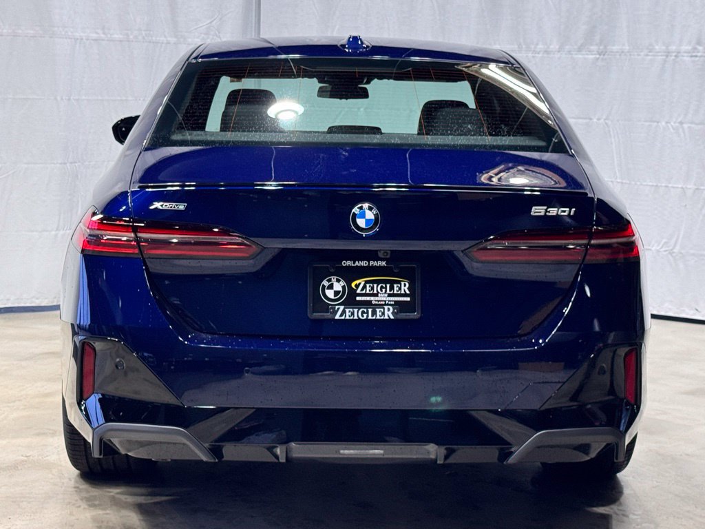 Used 2026 BMW 530i xDrive w/ M Sport Package AWD/4WD image 5