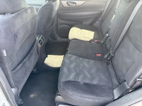 Used 2015 Nissan Rogue SV w/ SV Premium Package image 18