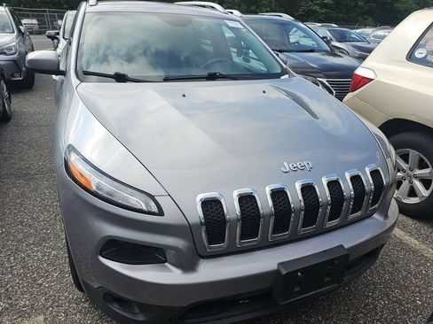 Used 2017 Jeep Cherokee Latitude w/ True North Edition AWD/4WD image 2