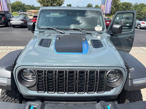 Used 2024 Jeep Wrangler Unlimited Rubicon 4xe AWD/4WD image 10